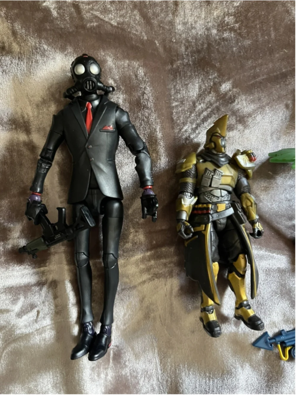 FORTNITE Hasbro Victory Royale Series Chaos Agent Collectible Action FigureBONUS
